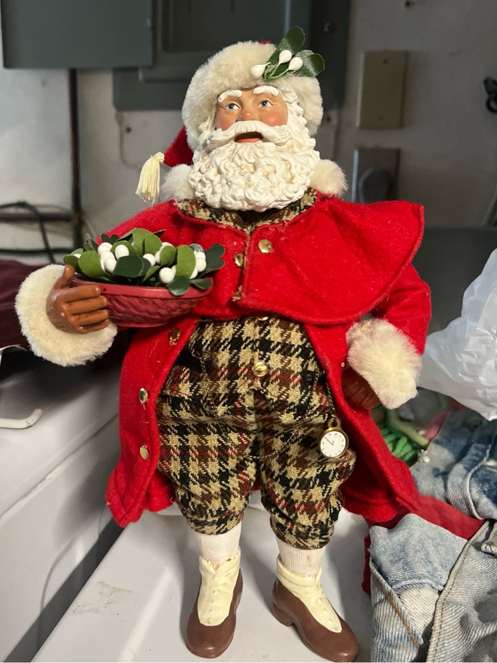 Clothtique ‘Possible Dreams ‘ SANTA collectible mistletoe